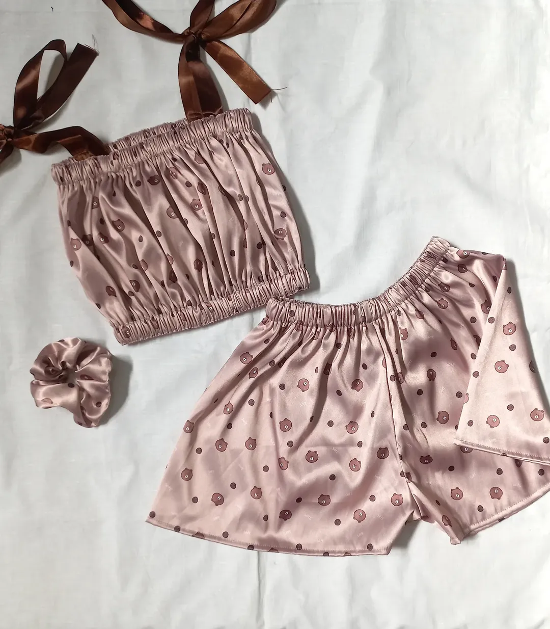 ست کراپ شورتک + اسکرانچی هدیه ساتن الیکس اعلا